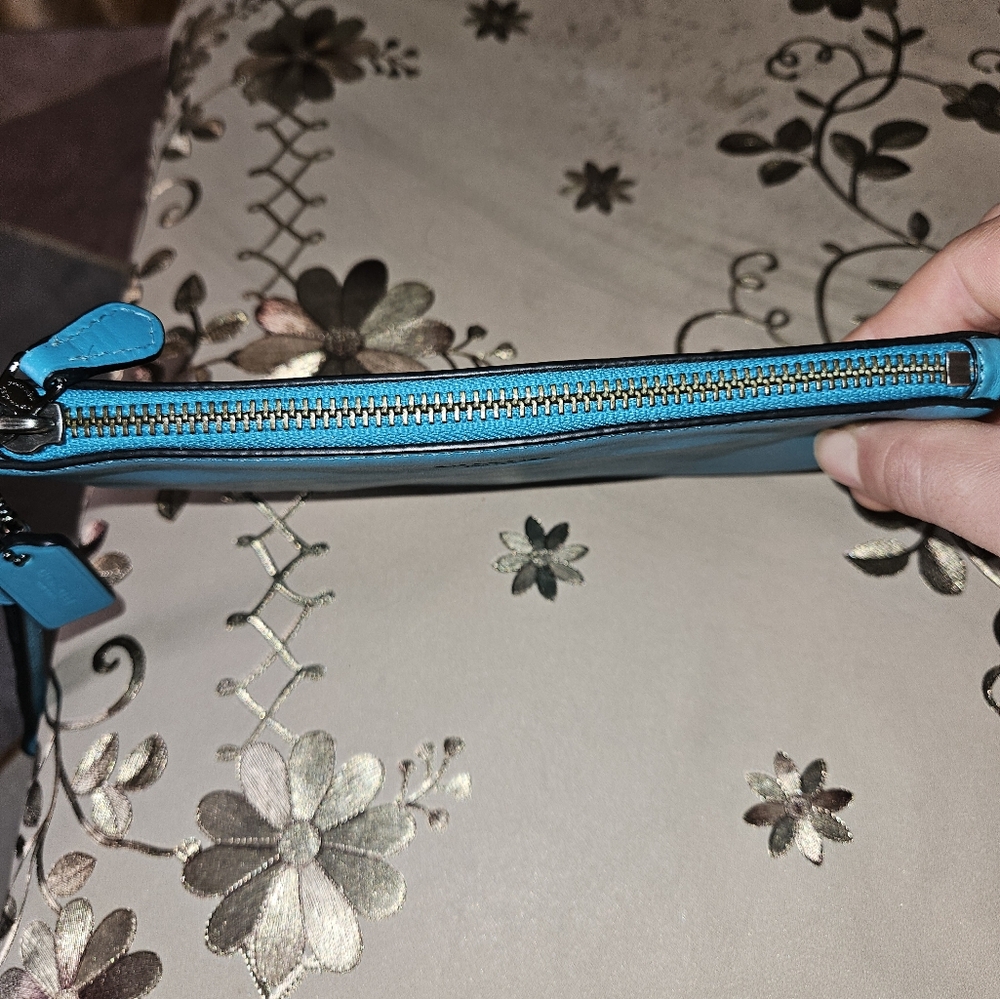 Coach New York Teal Zip Pouch Wristlet - Picture 4 of 5